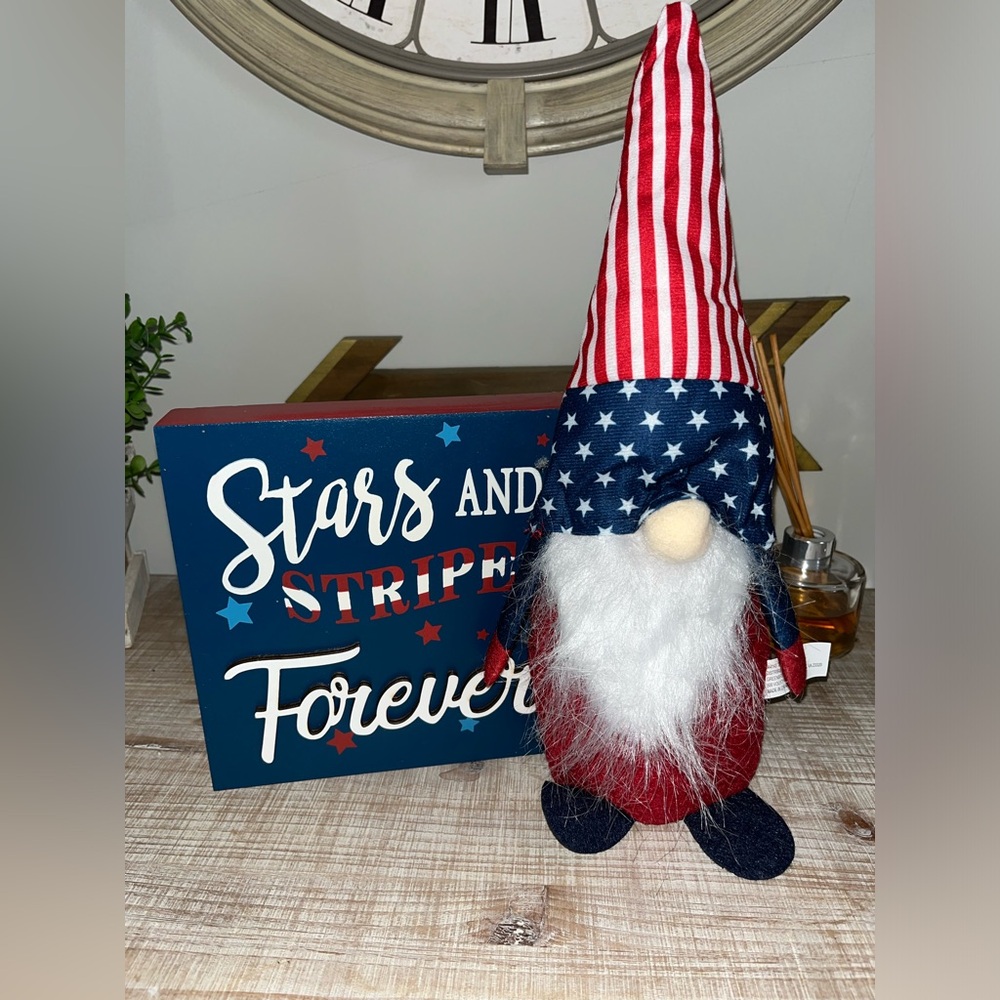 Patriotic Gnome and Sign Set